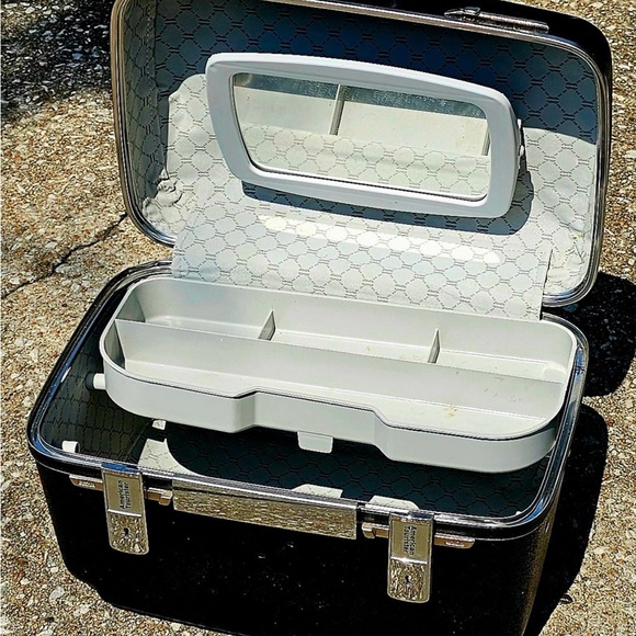 American Tourister VTG unisex Black Travel Trunk Case Shelf & Mirror inside - Picture 2 of 10